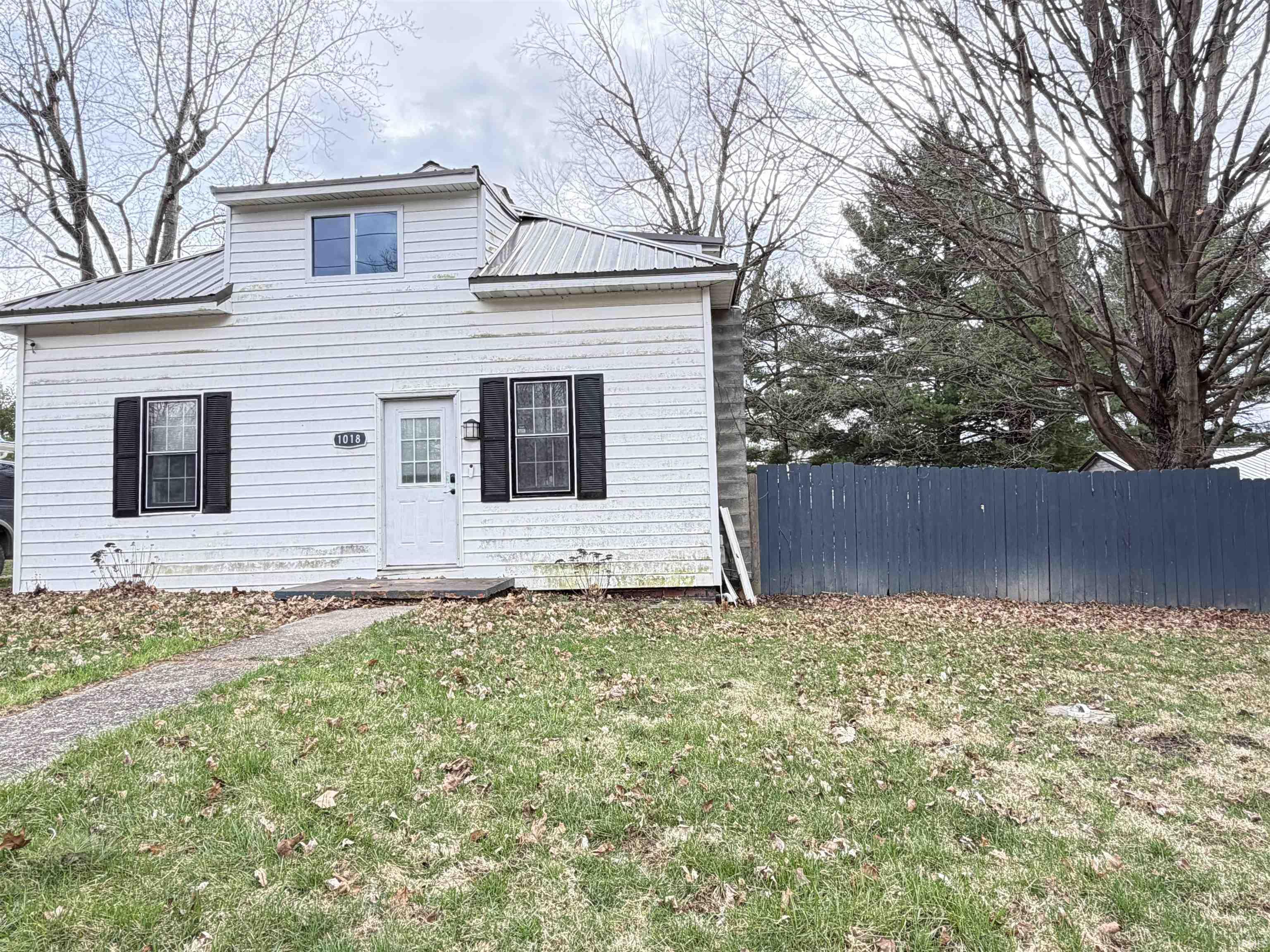 1018 E 8th Street Veedersburg IN 47987
