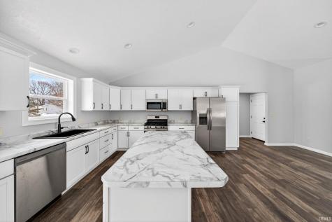 11102 N Dogleg Dr E Syracuse IN 46567