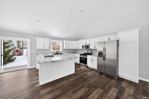 11102 N Dogleg Dr E Syracuse IN 46567