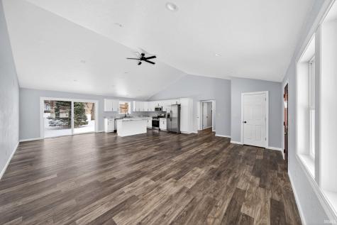 11102 N Dogleg Dr E Syracuse IN 46567