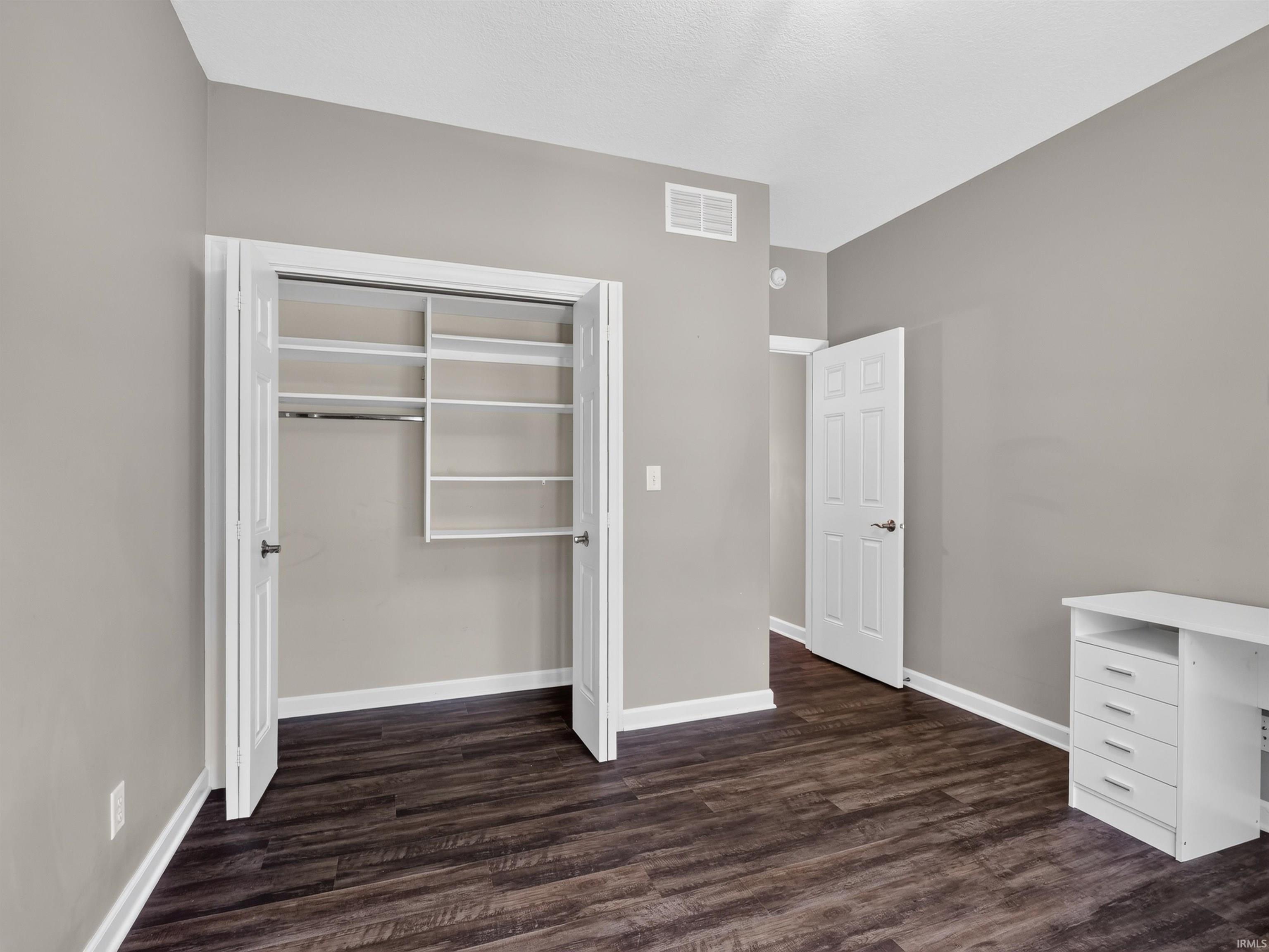 2051 E Barberry Drive Warsaw IN 46582
