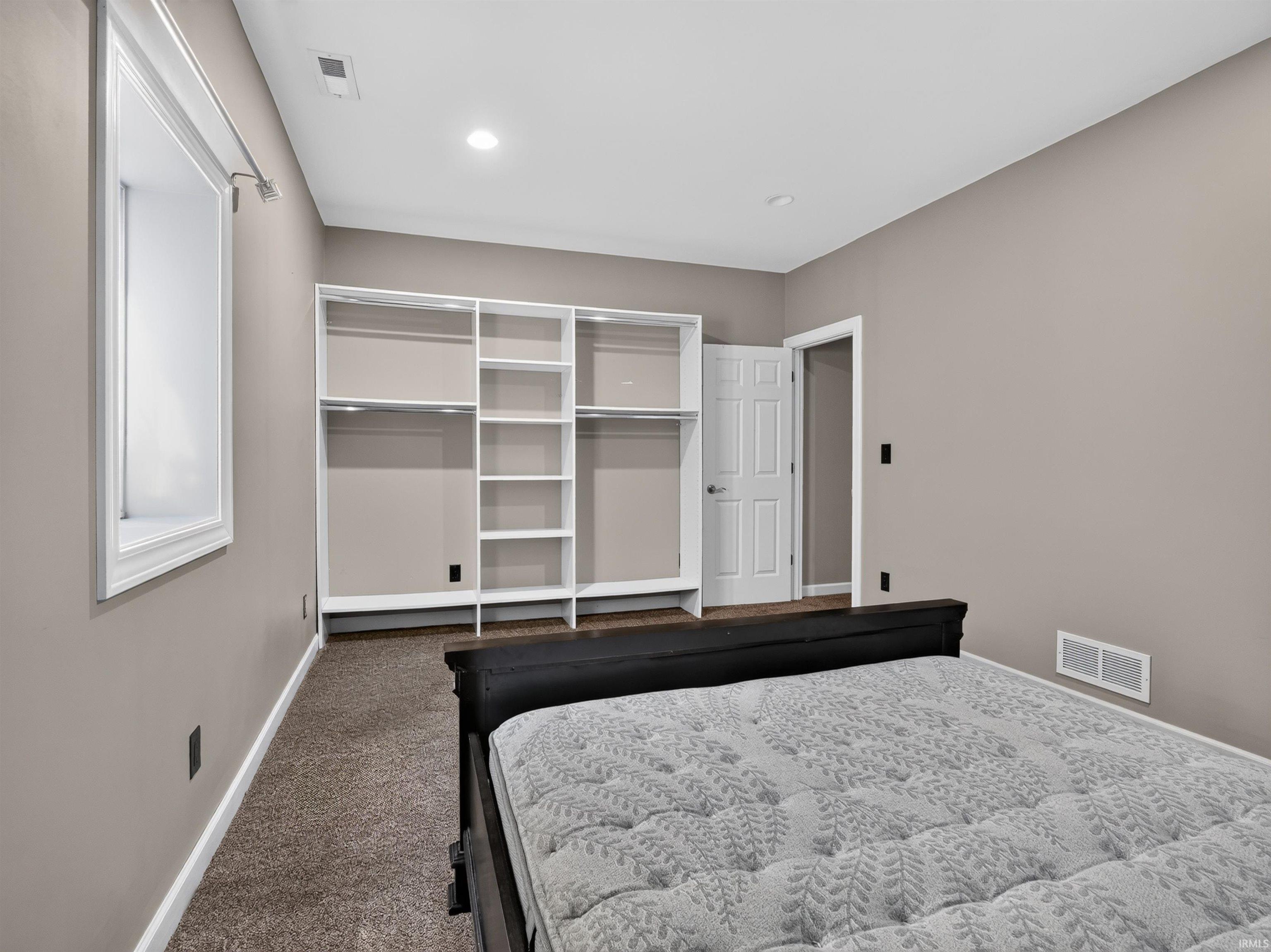2051 E Barberry Drive Warsaw IN 46582