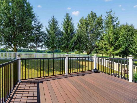 2051 E Barberry Drive Warsaw IN 46582