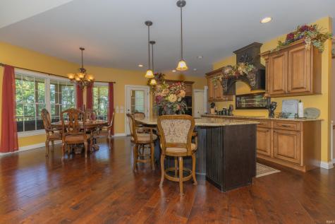 2575 Woodstone Lane Evansville IN 47712