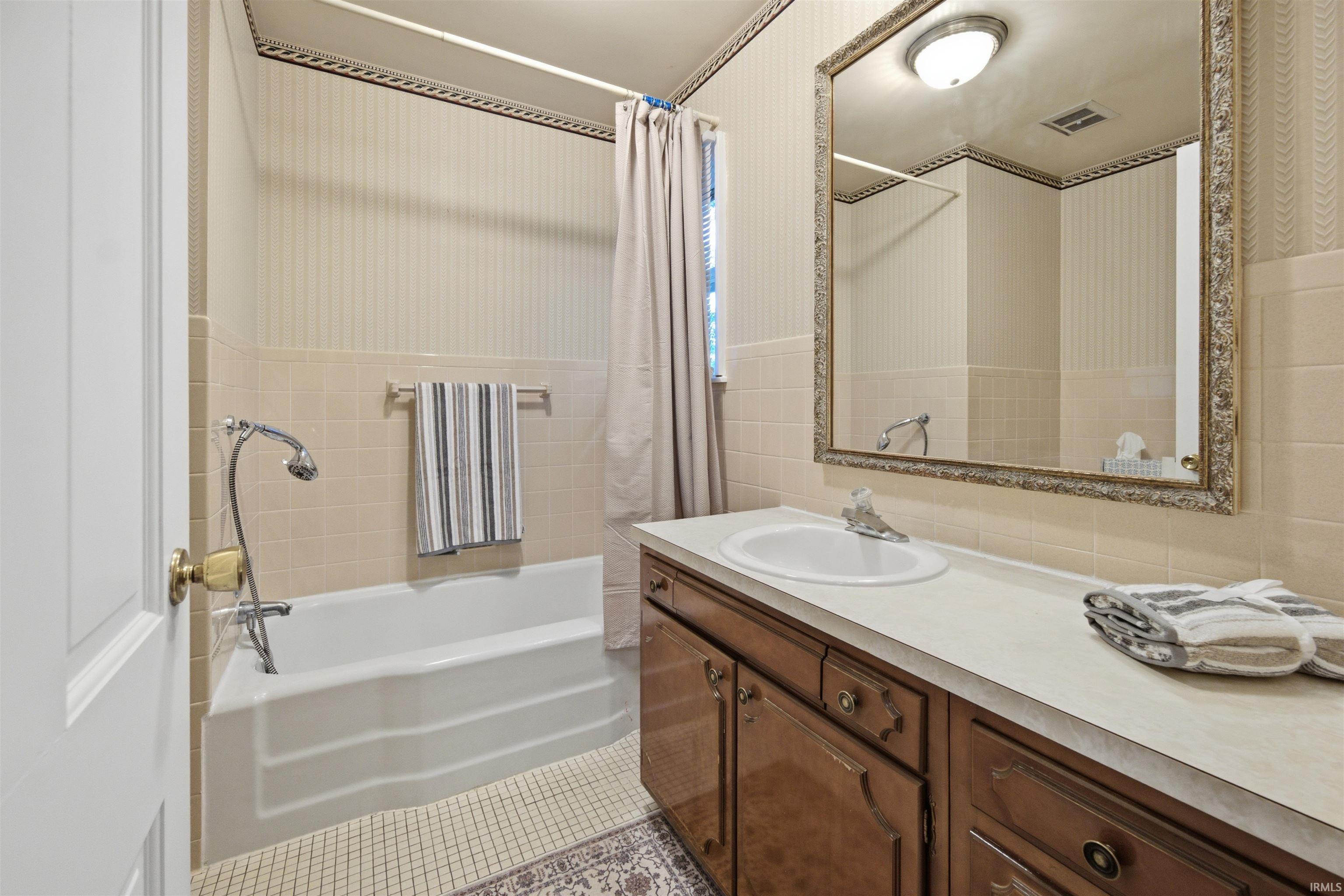 1528 Dogwood Drive Elkhart IN 46514