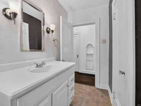 2013 Curdes Avenue Fort Wayne IN 46805
