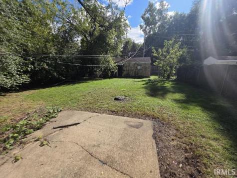 822 Roosevelt Street South Bend IN 46616