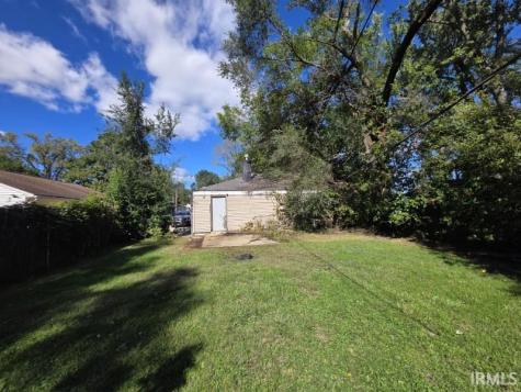 822 Roosevelt Street South Bend IN 46616