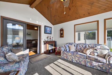 1145 NW 8th Street Linton IN 47441