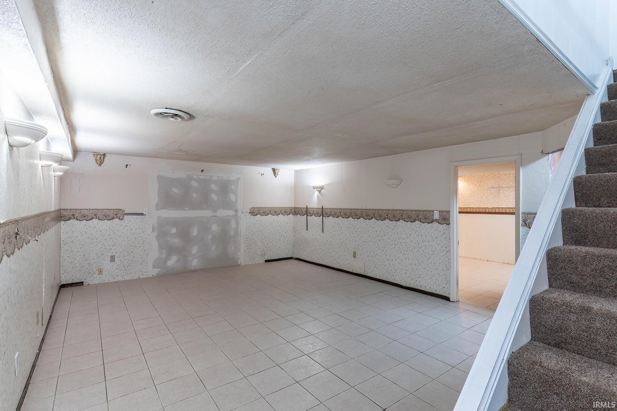 1250 N Arbutus Trail Warsaw IN 46580