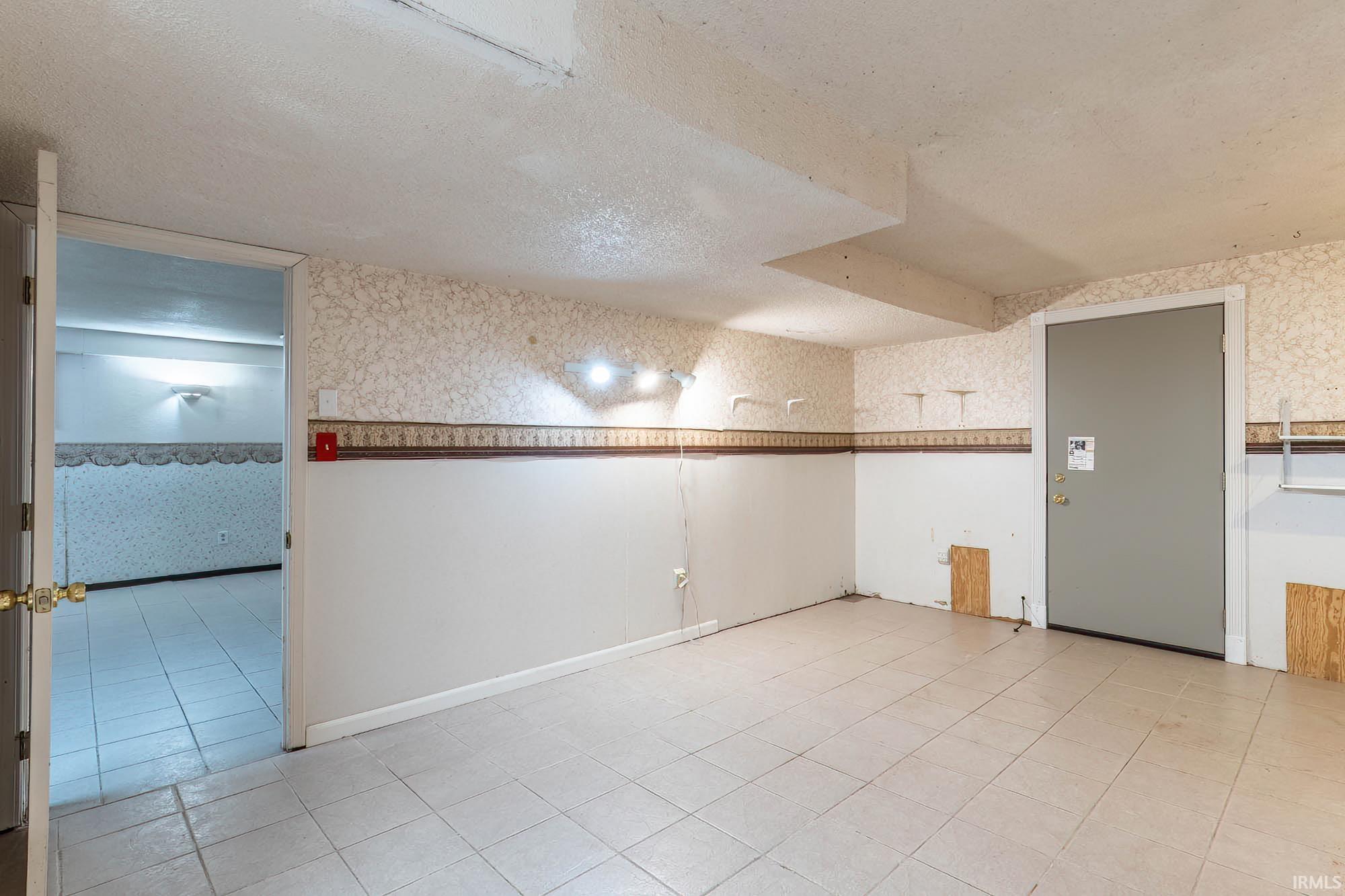 1250 N Arbutus Trail Warsaw IN 46580