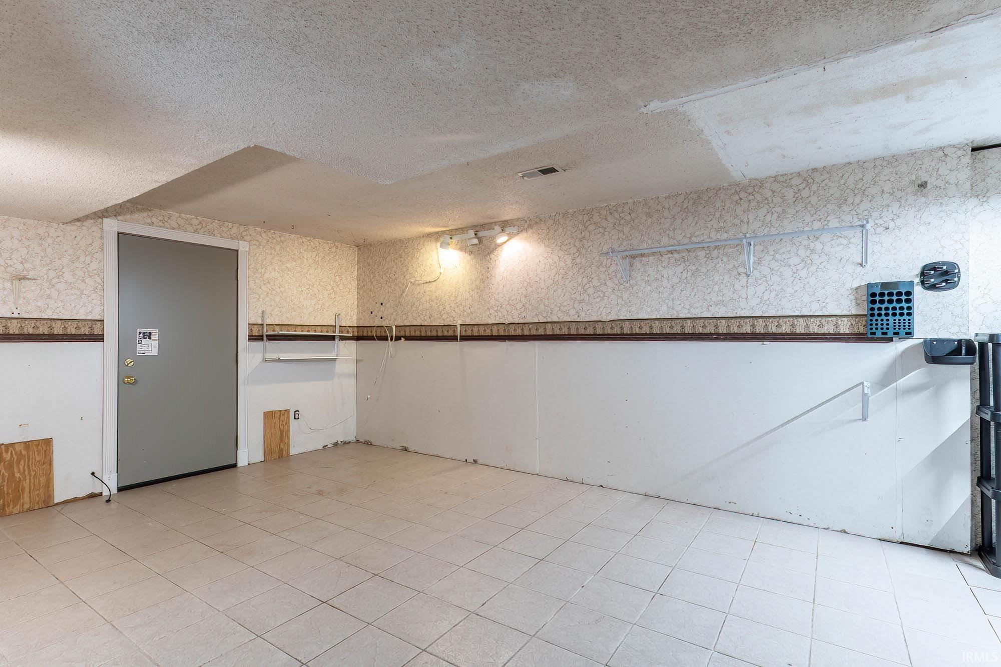 1250 N Arbutus Trail Warsaw IN 46580