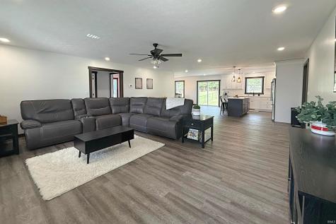 209 Poplar Street Loogootee IN 47553