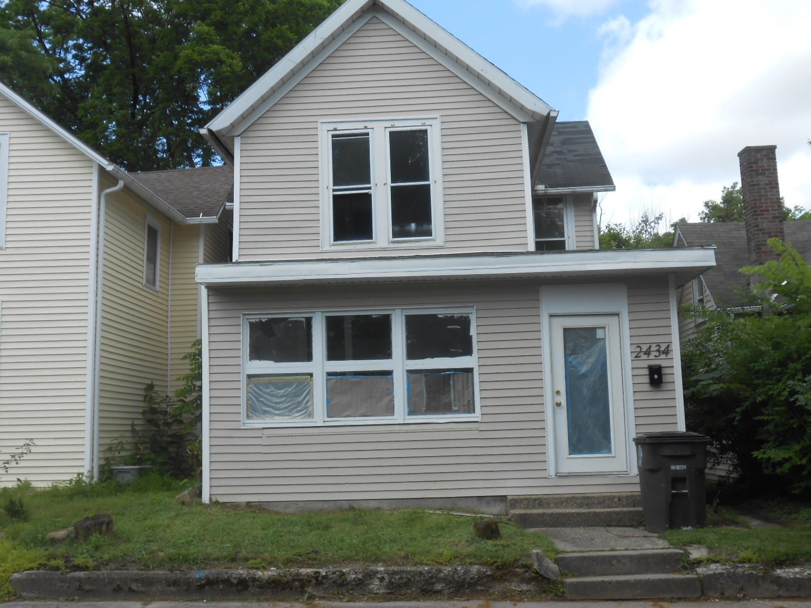 2434 Thompson Avenue Fort Wayne IN 46807