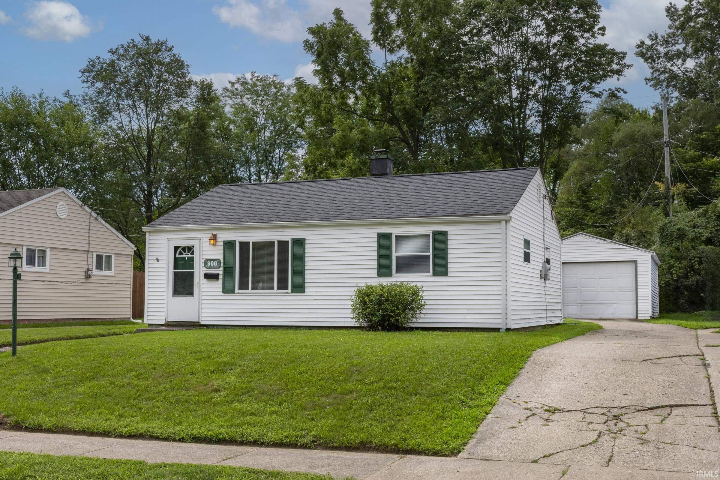 908 Dover Drive South Bend IN 46614