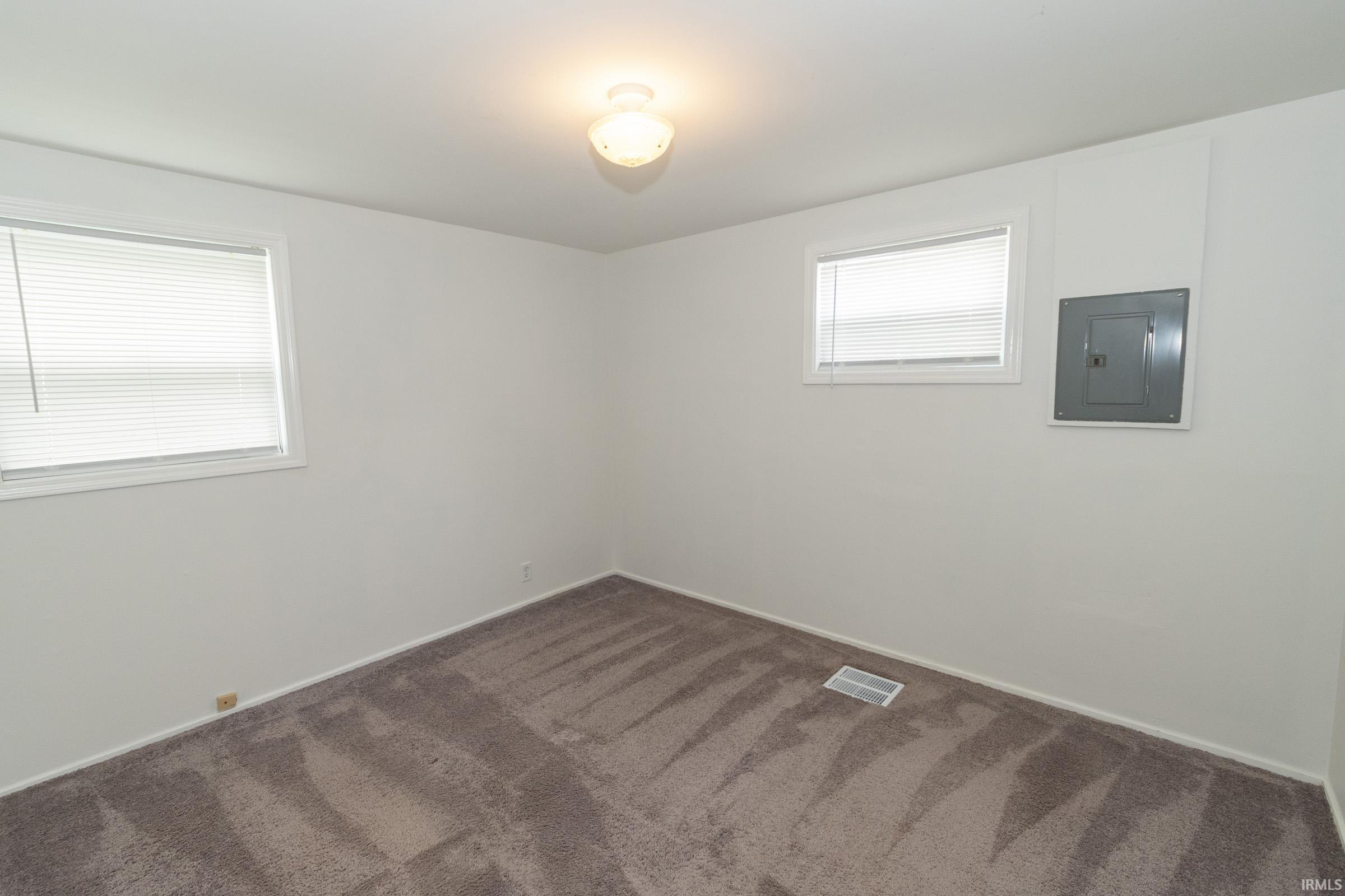 908 Dover Drive South Bend IN 46614