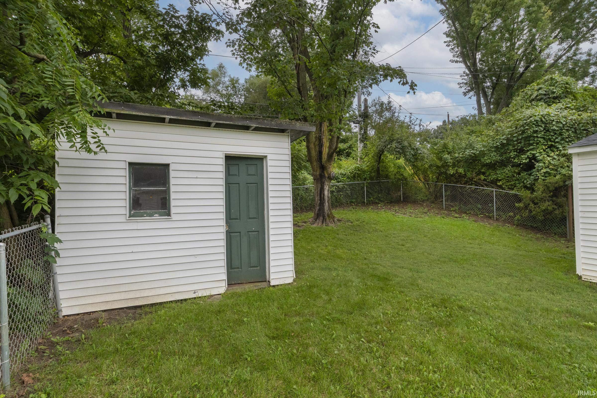 908 Dover Drive South Bend IN 46614