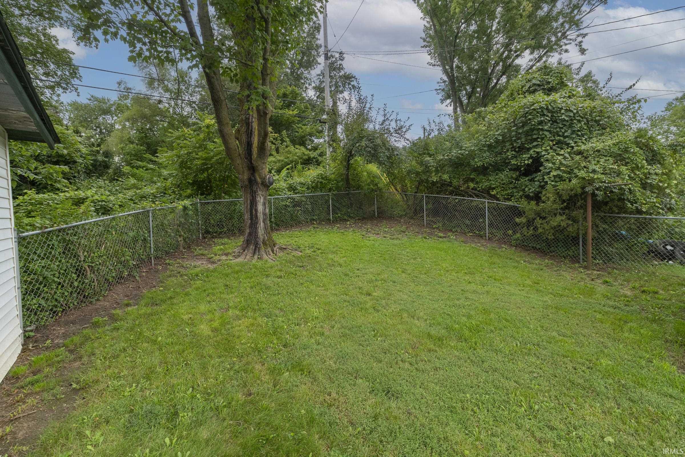 908 Dover Drive South Bend IN 46614