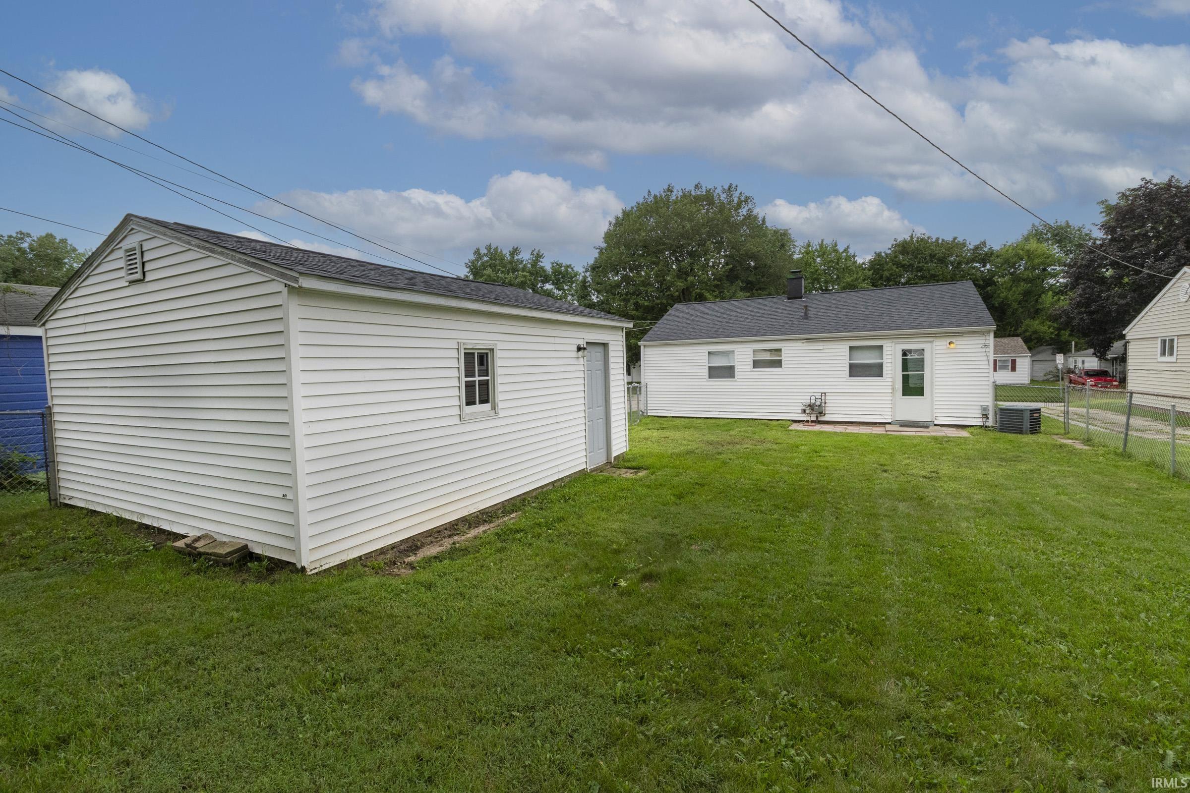 908 Dover Drive South Bend IN 46614