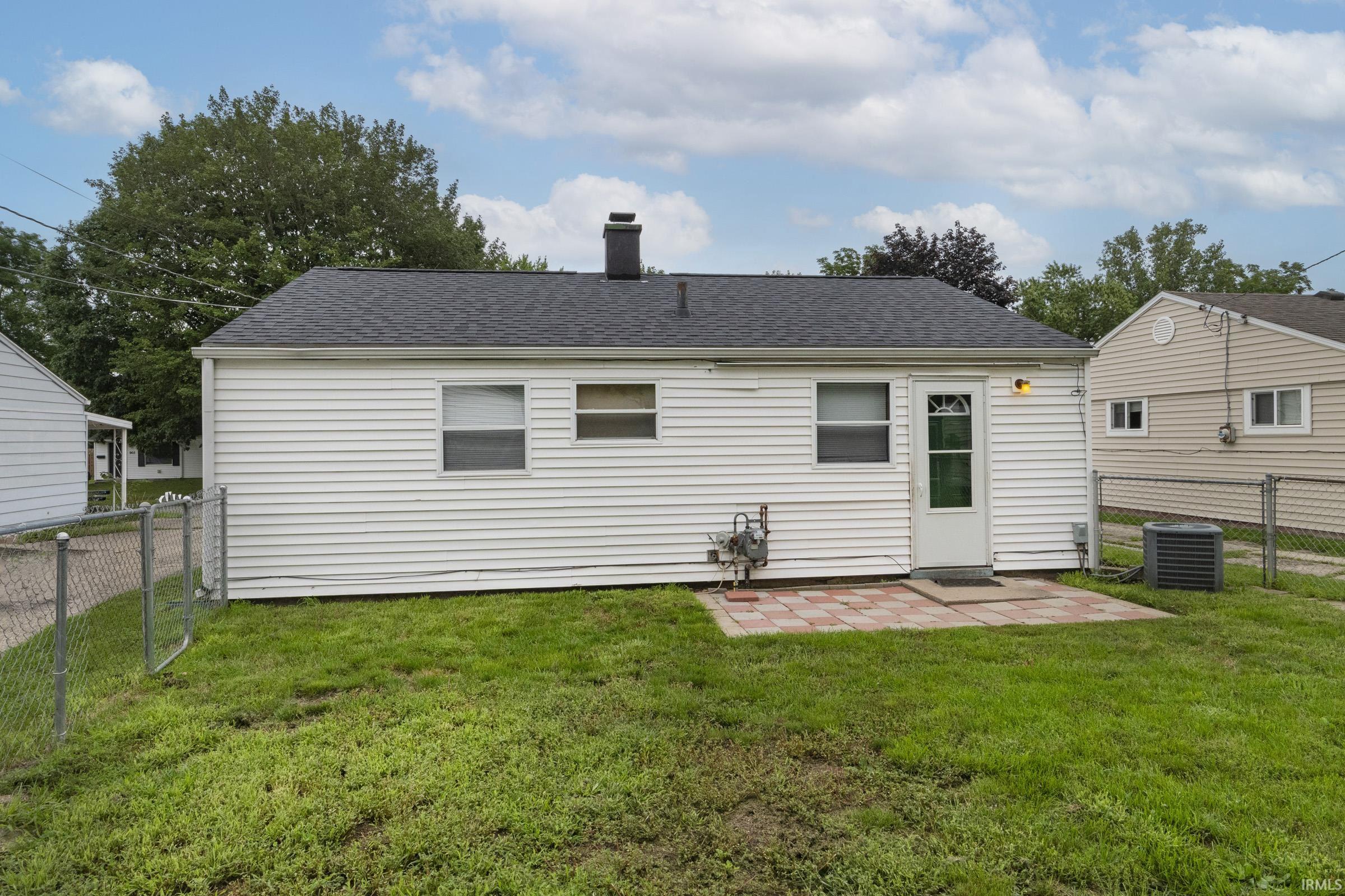 908 Dover Drive South Bend IN 46614