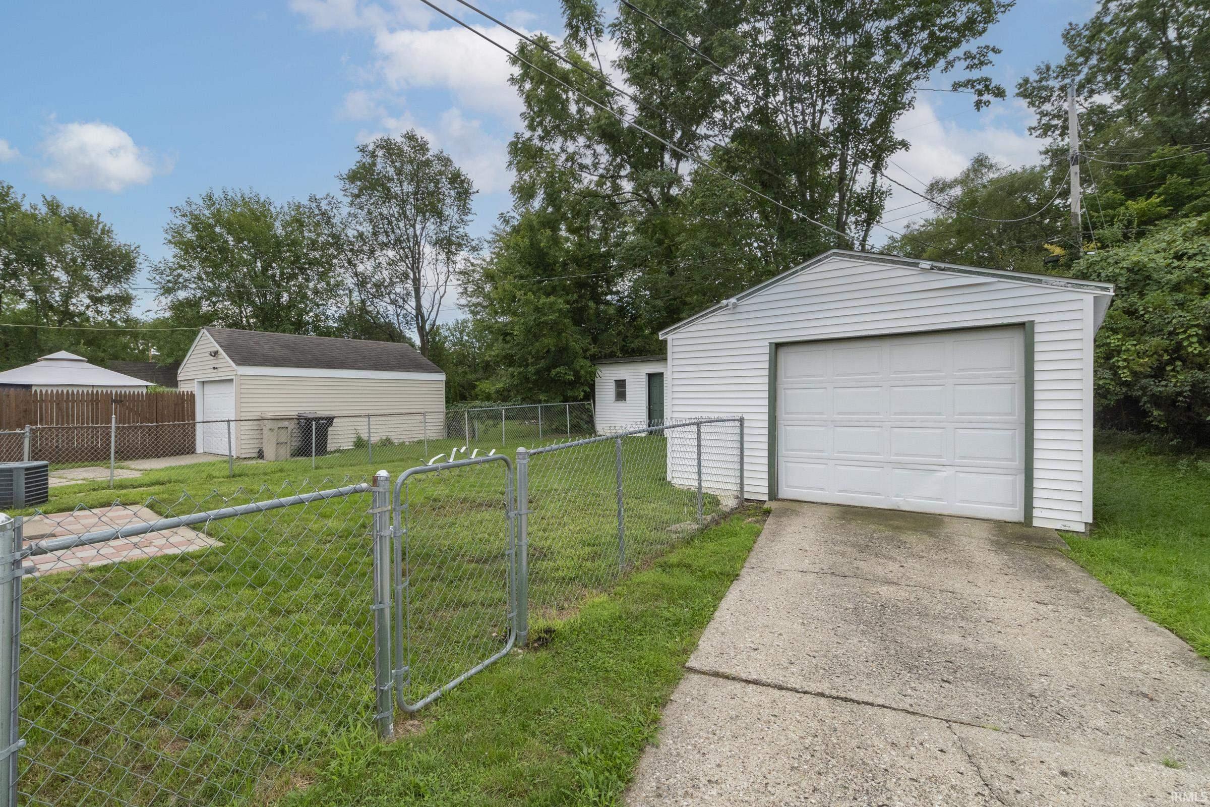 908 Dover Drive South Bend IN 46614