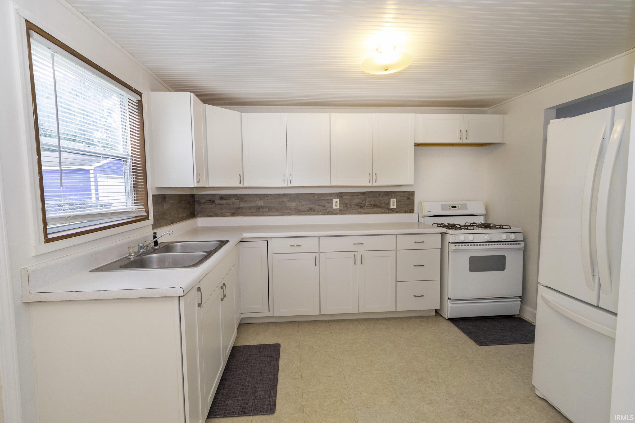 908 Dover Drive South Bend IN 46614