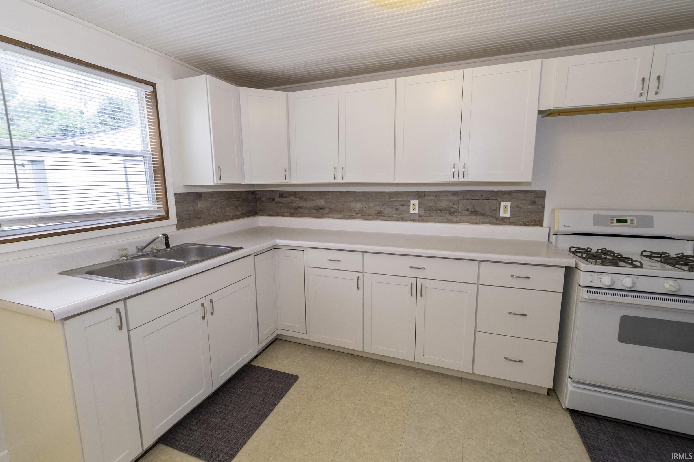 908 Dover Drive South Bend IN 46614