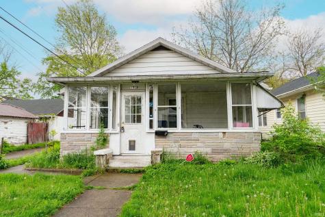 1912 Kendall Street South Bend IN 46613