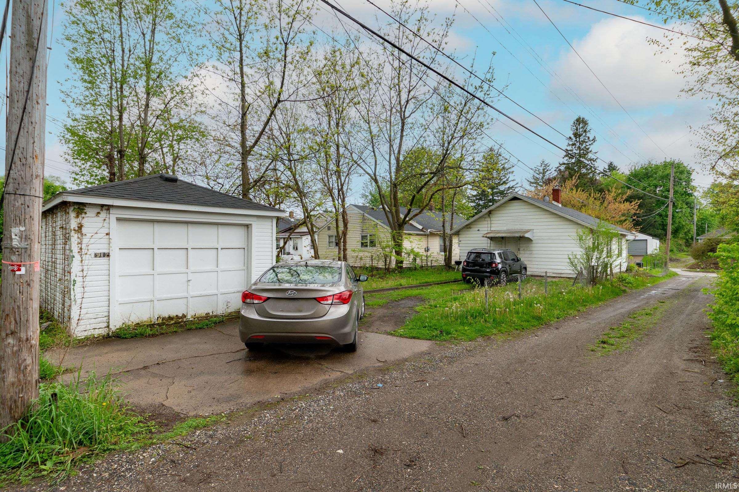 1912 Kendall Street South Bend IN 46613