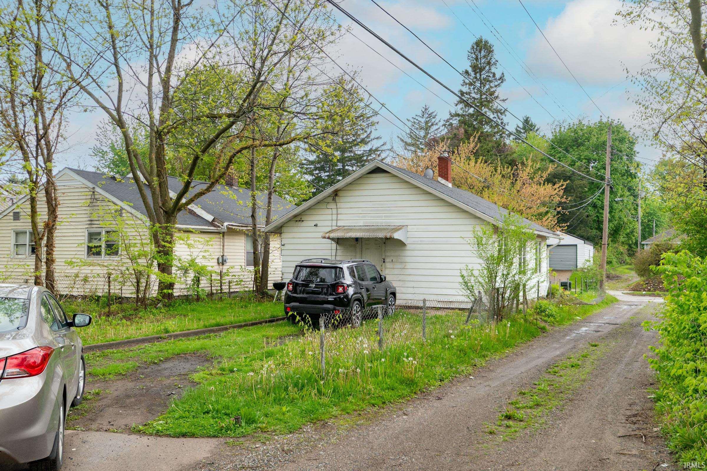 1912 Kendall Street South Bend IN 46613