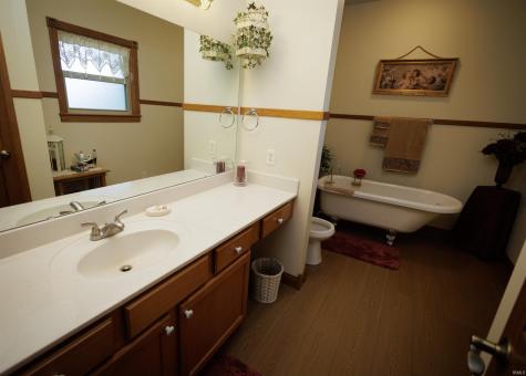 104 Maple Cove Williamsport IN 47993