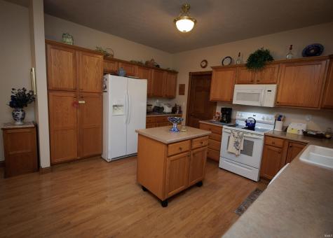 104 Maple Cove Williamsport IN 47993