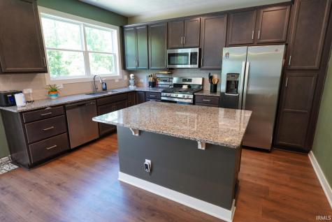 1392 N Hunters Crossing Circle Huntingburg IN 47542