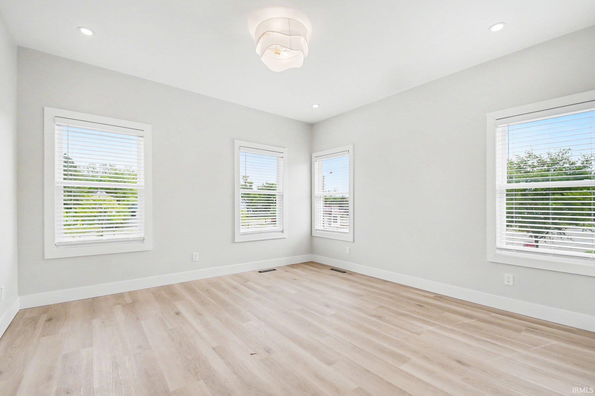 1130 W Lincoln Way South Bend IN 46616