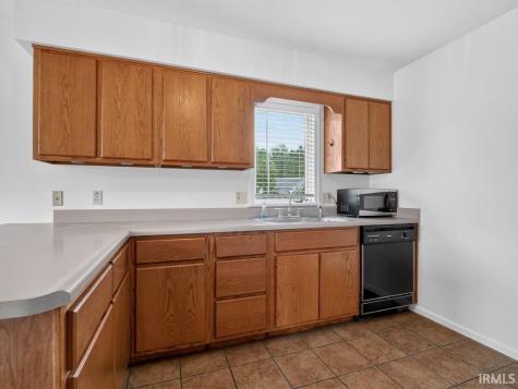 1328 Oak Bay Run Fort Wayne IN 46825