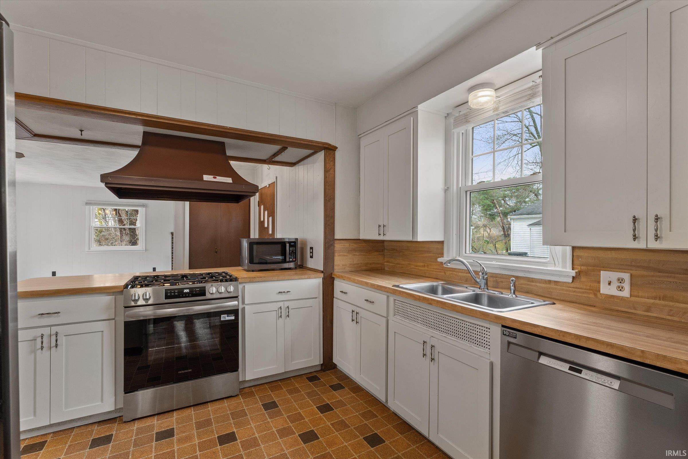 1219 Leeper Avenue South Bend IN 46617