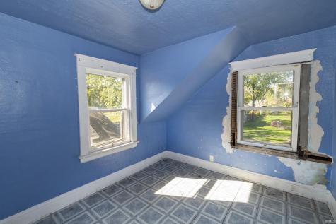 1218 Huey Street South Bend IN 46628