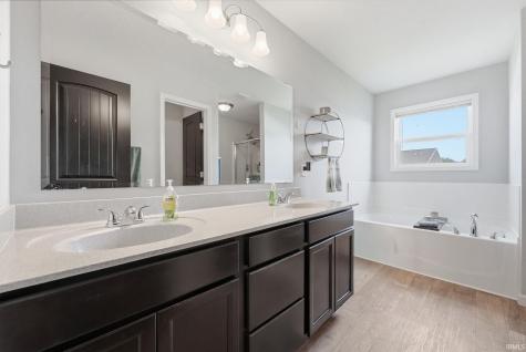 6214 Melan Cove Fort Wayne IN 46835