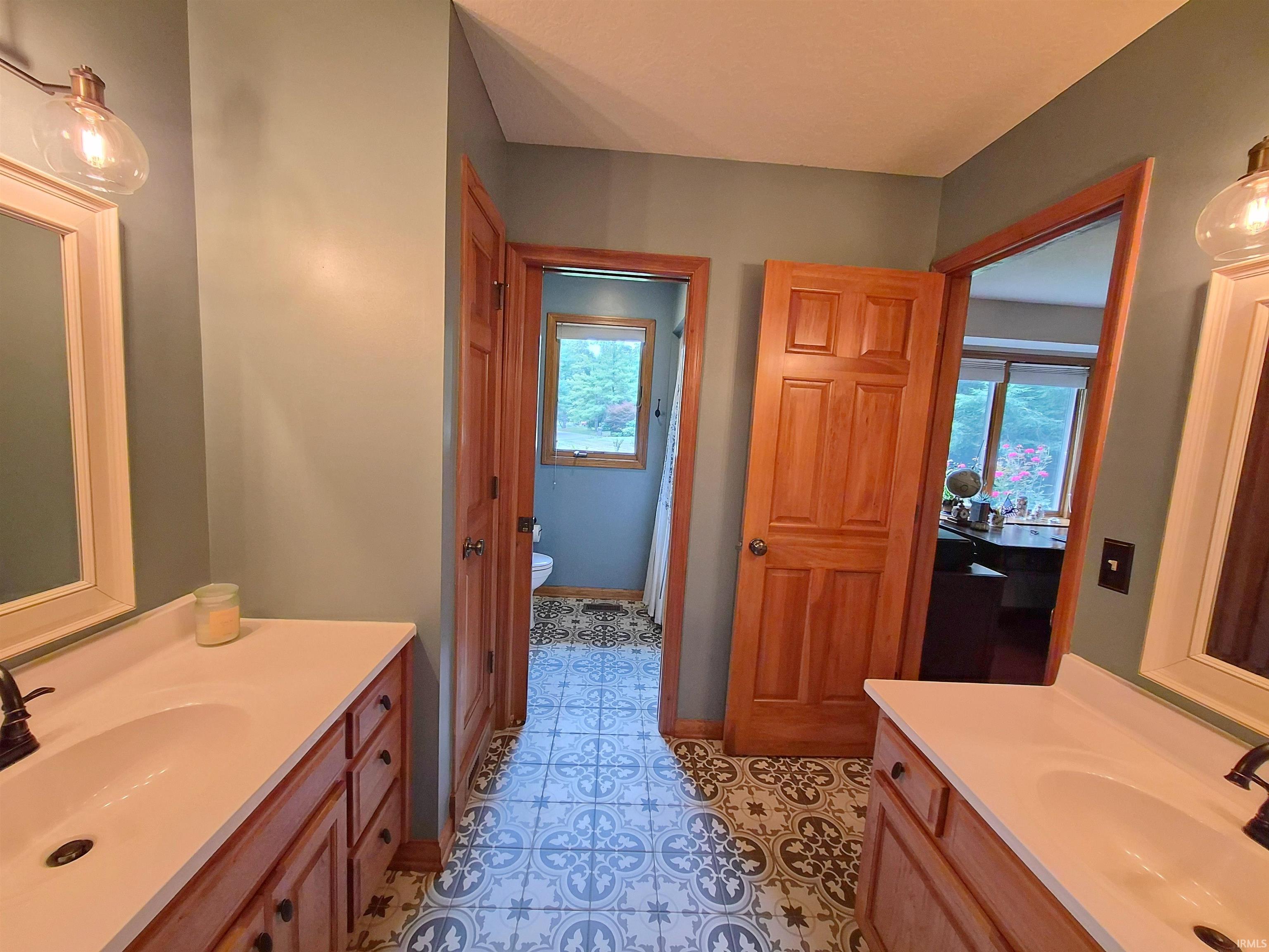 2329 S Old Ditch Road Warsaw IN 46580