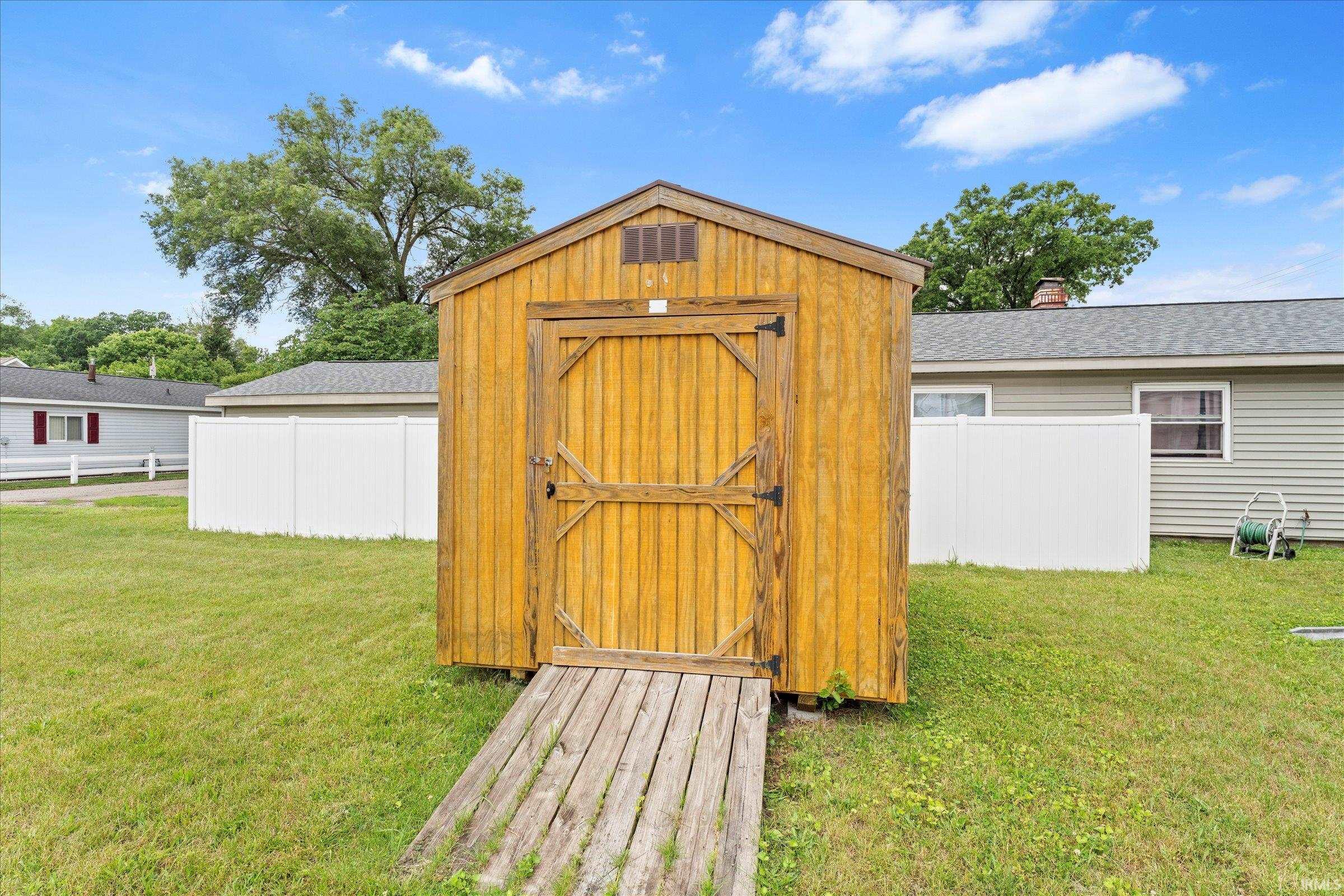 2411 Delaware Street Mishawaka IN 46544