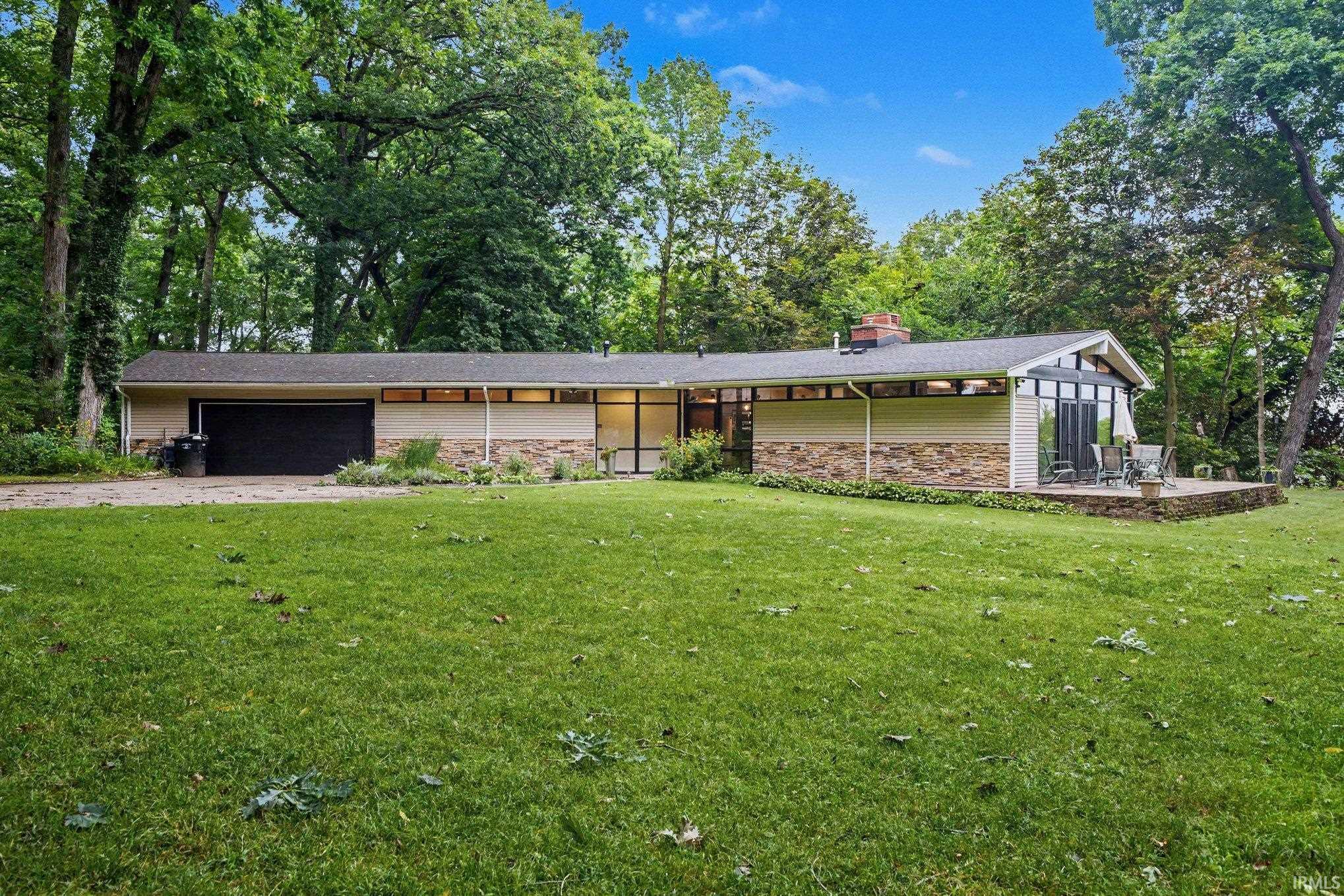 1910 Ribourde Drive South Bend IN 46628