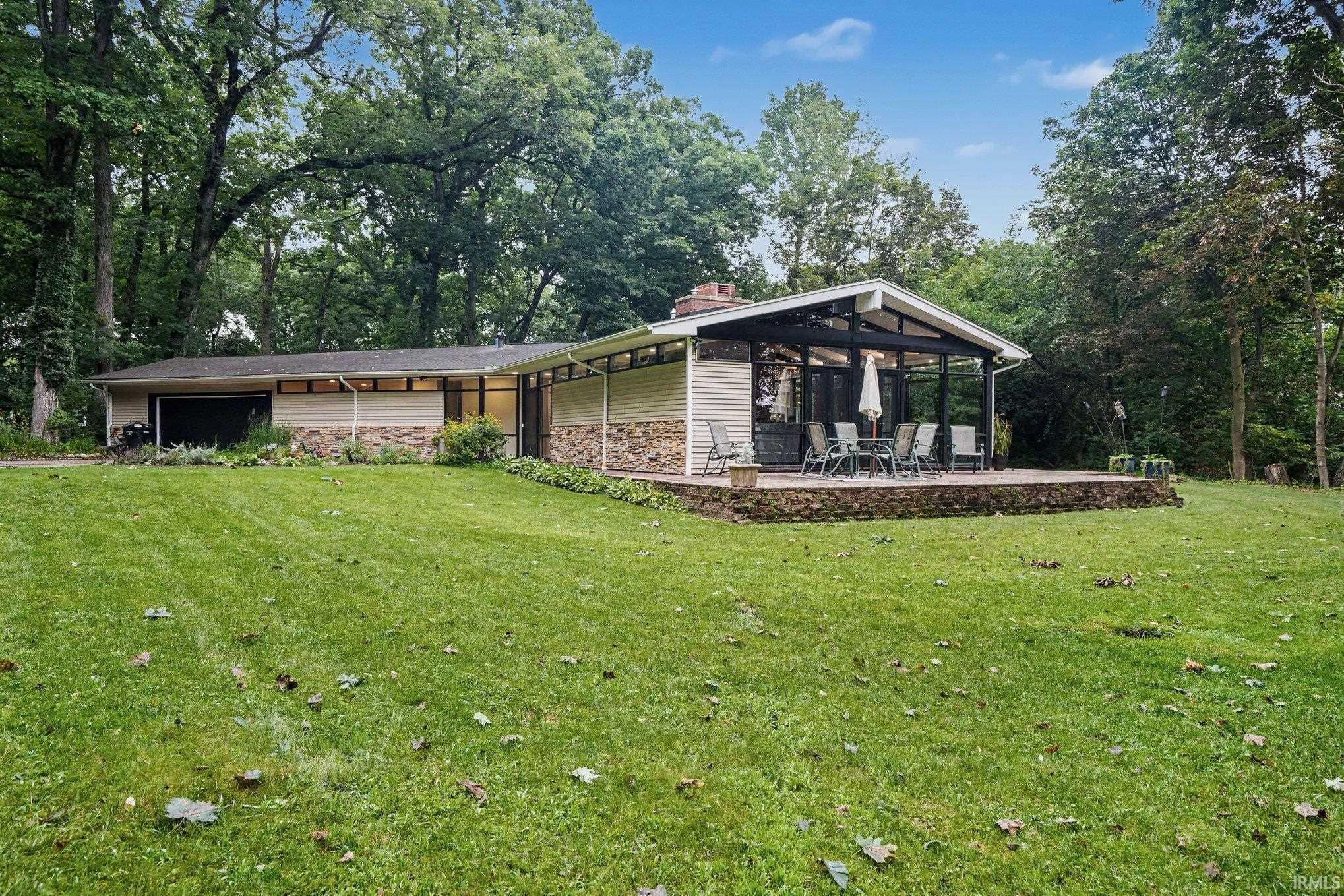 1910 Ribourde Drive South Bend IN 46628