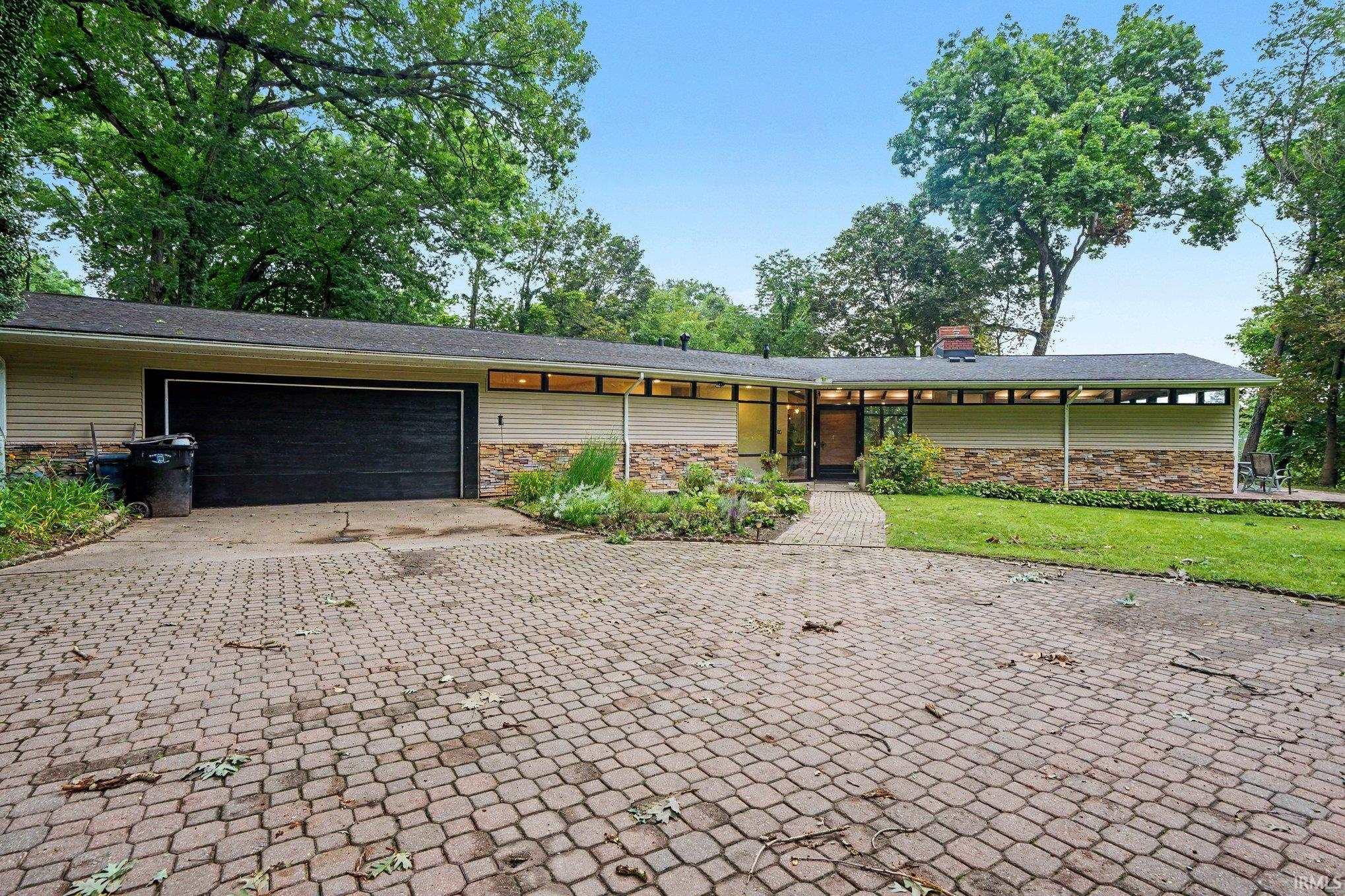 1910 Ribourde Drive South Bend IN 46628