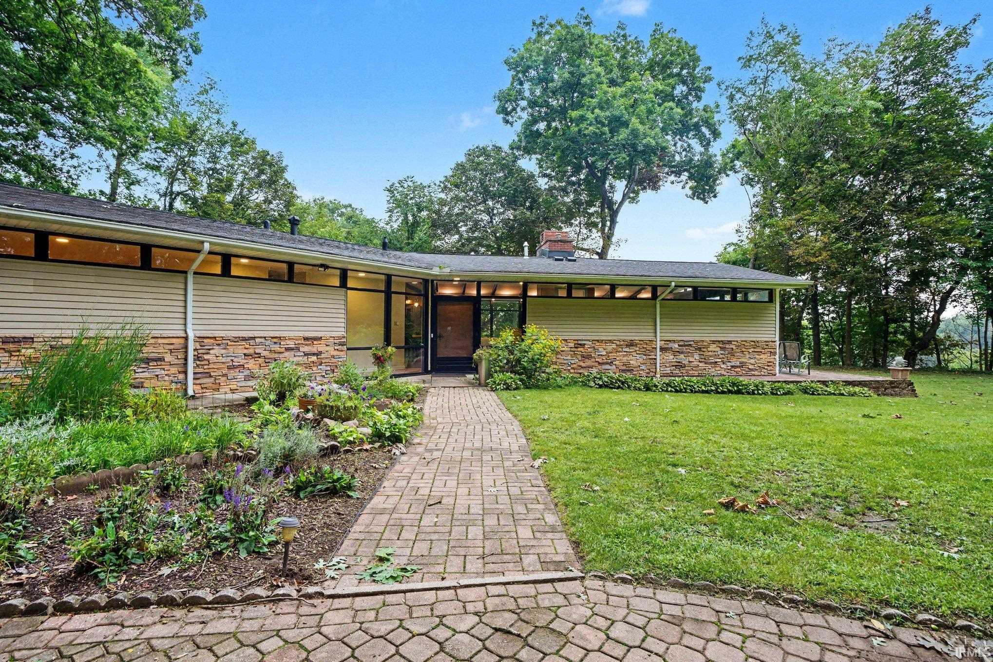 1910 Ribourde Drive South Bend IN 46628