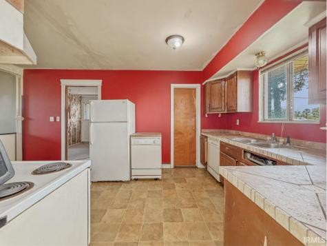 1208 S State Road 213 Tipton IN 46072