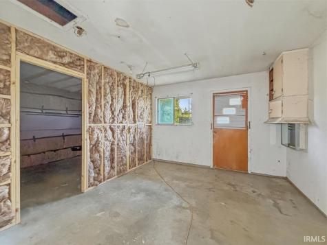 1208 S State Road 213 Tipton IN 46072