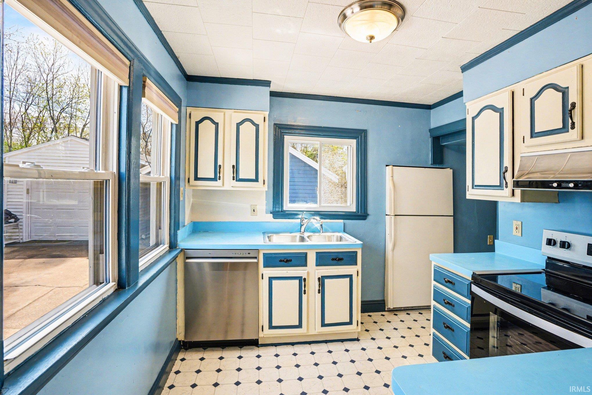 1406 Longfellow Avenue South Bend IN 46615