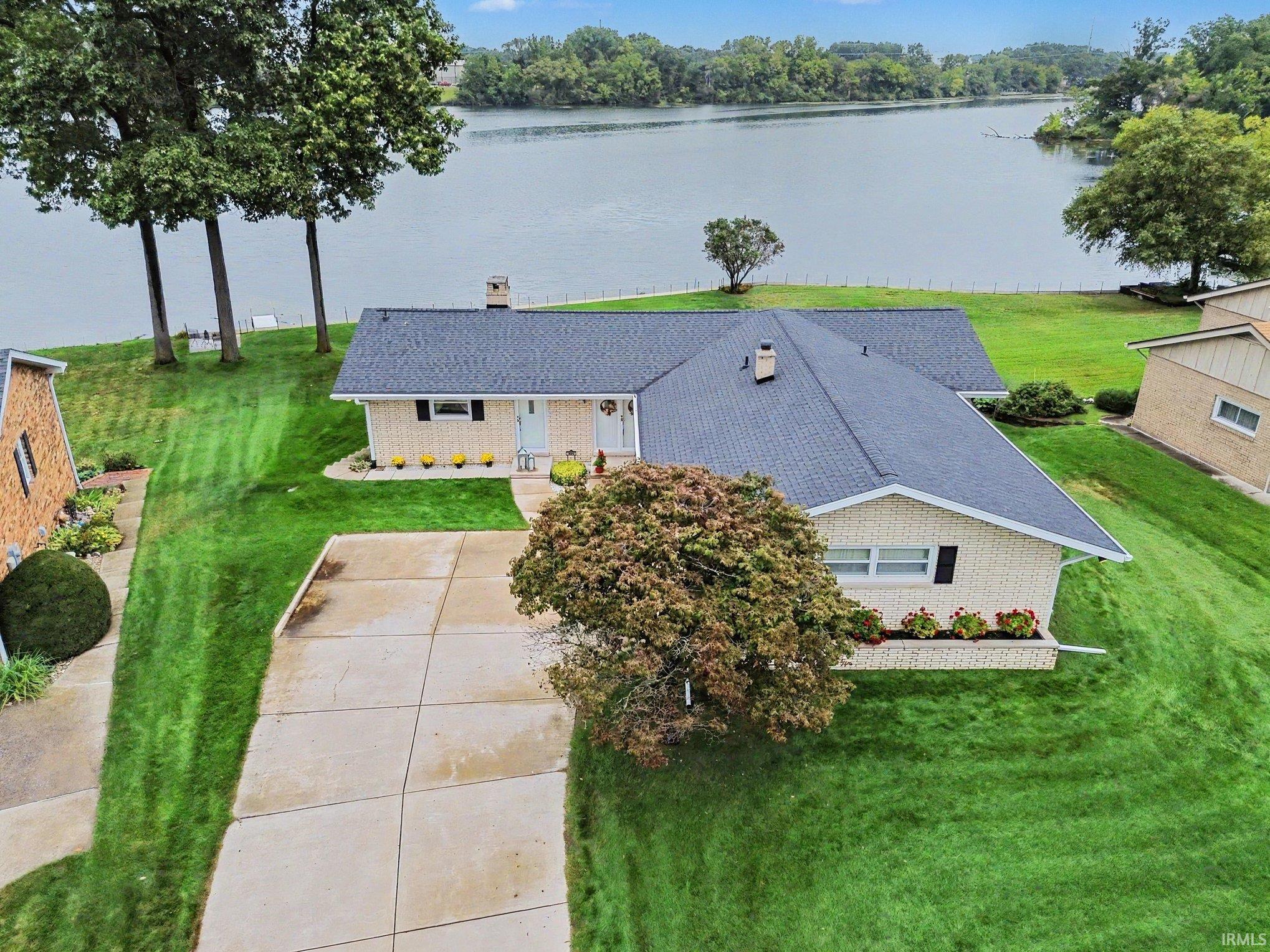327 Manchester Drive Mishawaka IN 46544