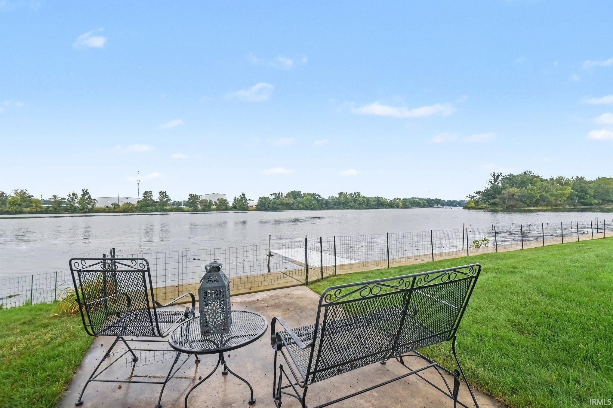 327 Manchester Drive Mishawaka IN 46544
