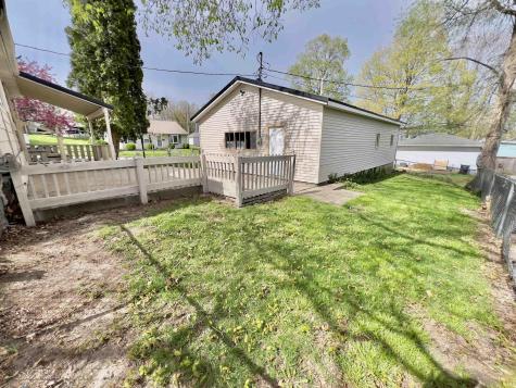 806 N Harrison Street Syracuse IN 46567